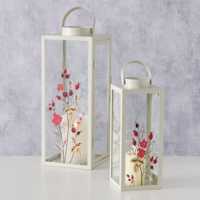 Lanterna in metallo e vetro decorata con rosa canina, ideale come decoro autunnale